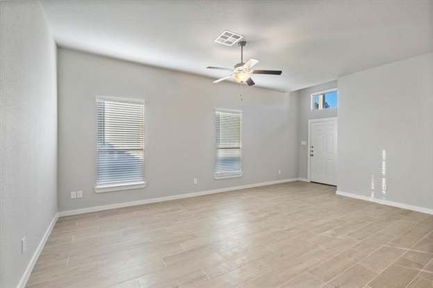 Building Photo - 9732 Grosbeak Ln