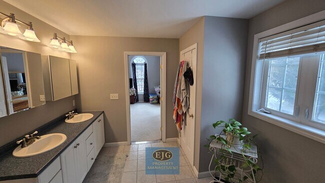 Building Photo - 126 Pinecrest Rd