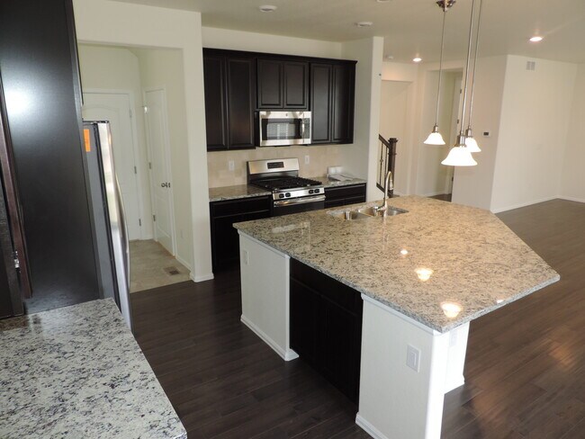 Building Photo - Sierra Ridge 4 Bedroom Home (Available Imm...