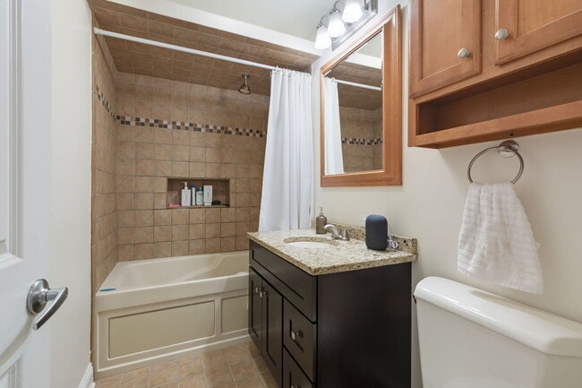 Building Photo - 2735 N Kimball Ave