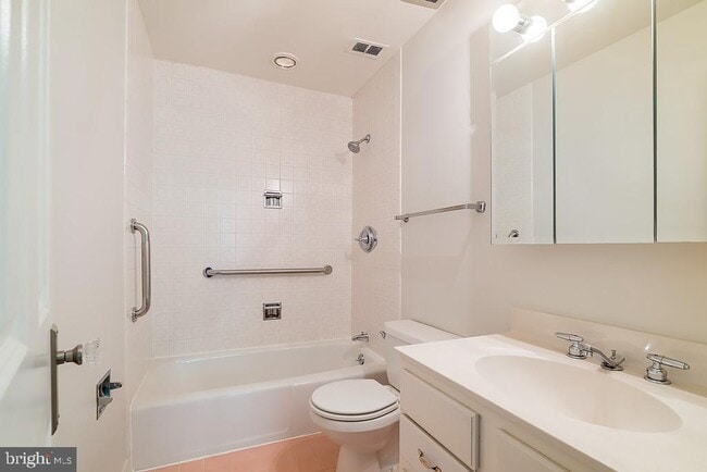 Building Photo - 3500 Hamlet Pl