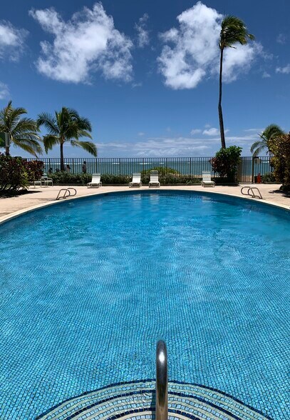 Resort-Like Living at the Heated Pool - 4999 Kahala Ave
