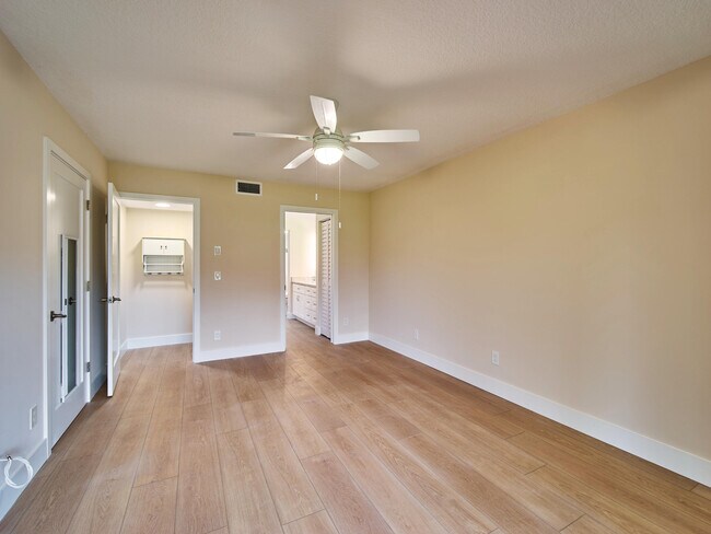 Building Photo - 1101 Pinecrest Cir