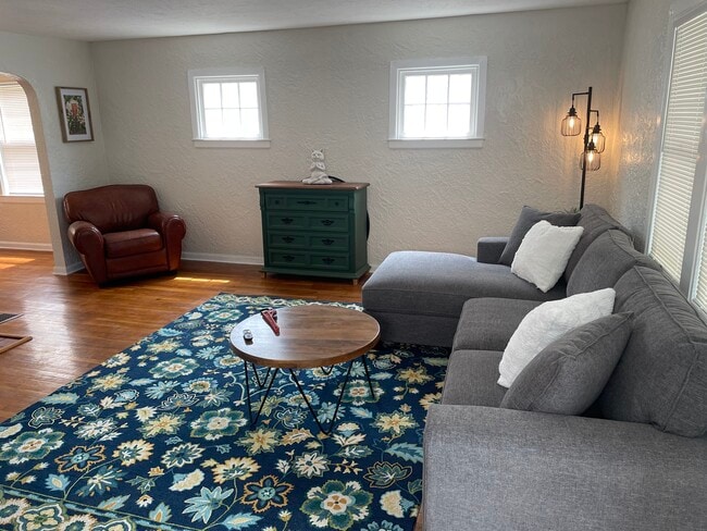 Building Photo - 29 E 221st St