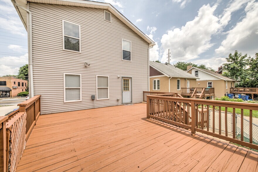 Building Photo - 2305 S Big Bend Blvd