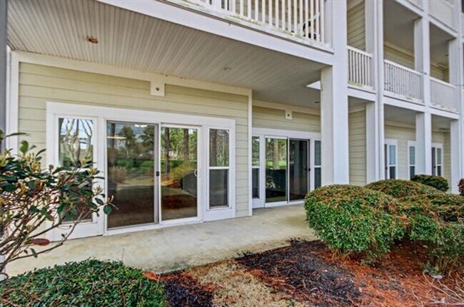 Building Photo - 3BD, 2BA condo with All Utilities included
