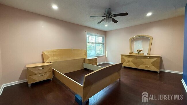 Building Photo - 5 Viburnum Ct