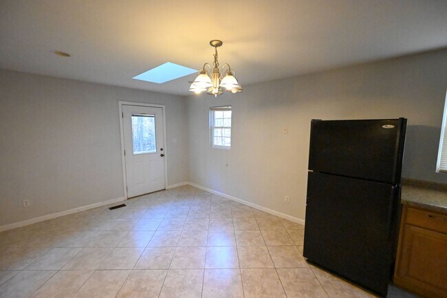 Building Photo - Stunning 3BR / 3BA Home on 2.48 Acres – Hillsborough, NC