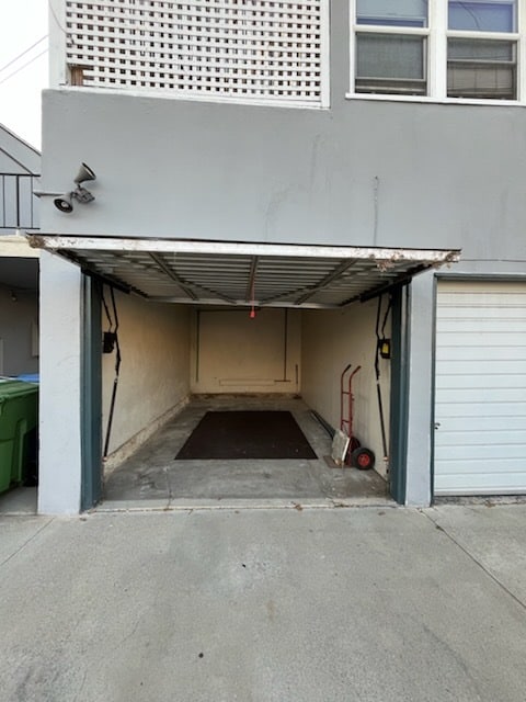Garage - 3674 Veteran Ave