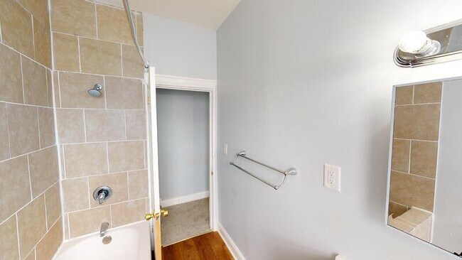 Building Photo - 706 E 43rd St