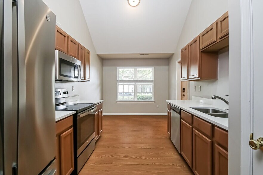 Building Photo - 5712 Falls Ridge Ln