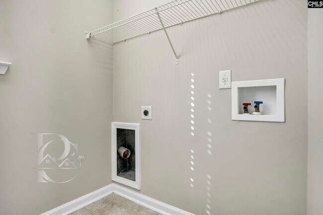 Building Photo - 211 Pinebluff Ct