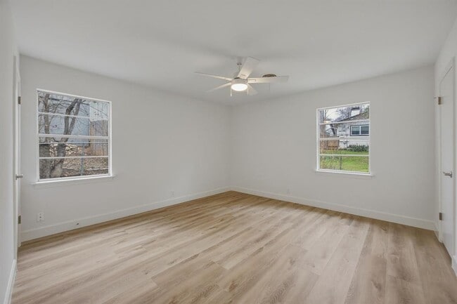 Building Photo - 1705 Elmhurst Dr