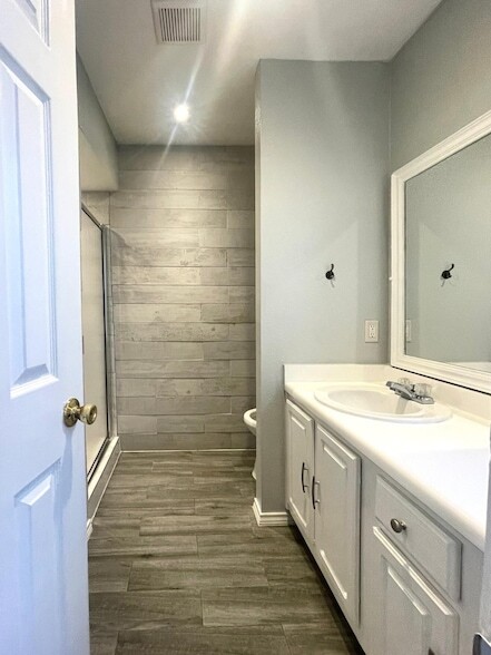 Building Photo - 307 E Mitchell St