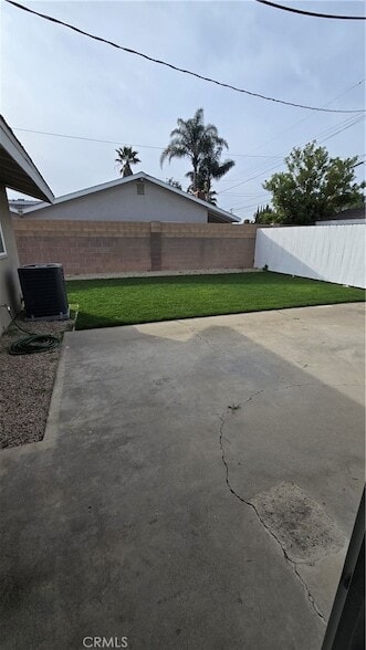 Building Photo - 18271 Roberta Cir