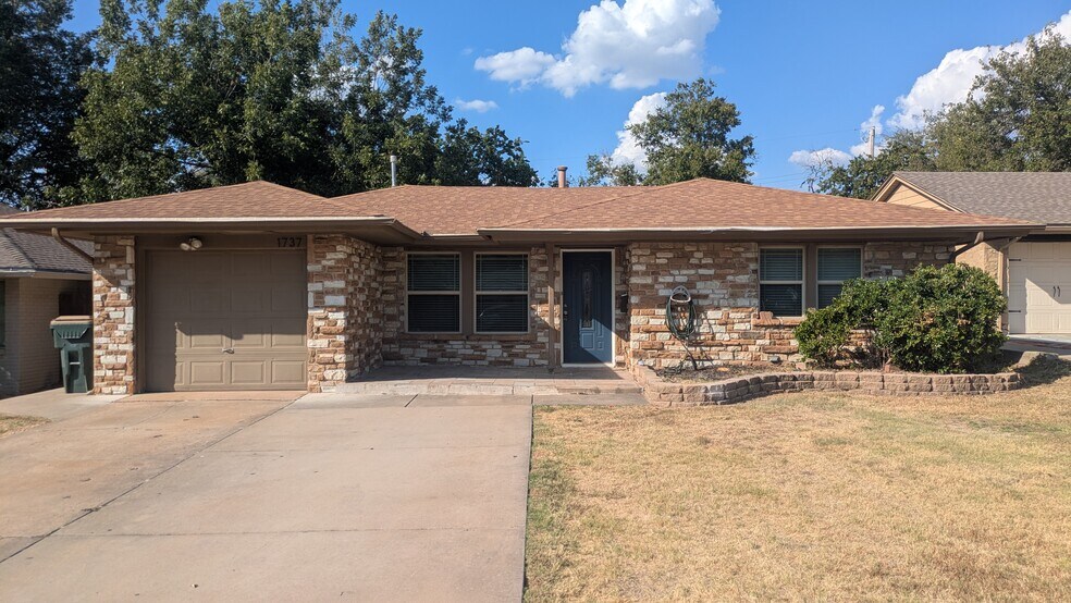 Building Photo - 1737 Westchester Drive