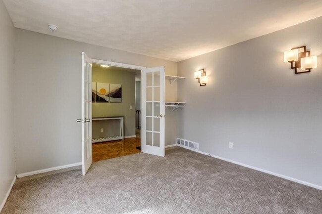Building Photo - 3149 Oak Cir N