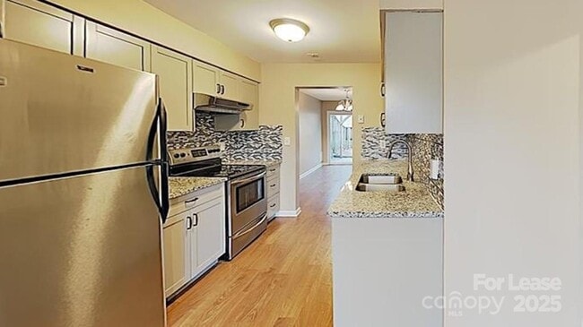 Building Photo - 1023 Sardis Cove Dr