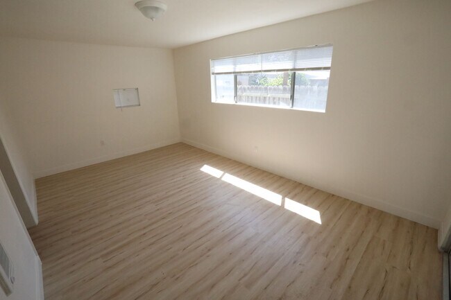 Building Photo - LB2527