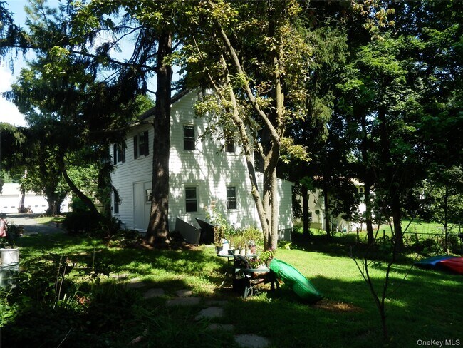 Building Photo - 28 Strawtown Rd