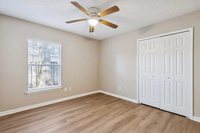 Building Photo - Central Island, 4 Bedroom + Office