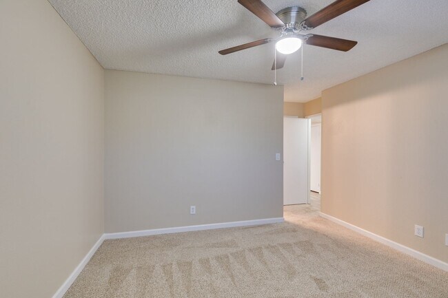 Building Photo - GORGEOUS 2 BEDROOMS CONDO*JUST COMPLETED UPGRADES*SOUTHWEST AREA*COMMUNITY AMENITIES*