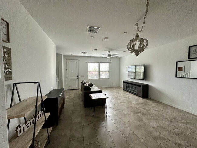 Building Photo - 4077 S Sabrina Dr