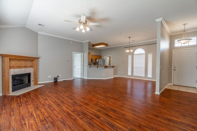 Building Photo - 3 Bedroom 2 Bath Beautiful West Fayetteville home!! Great Location, Great yard!!