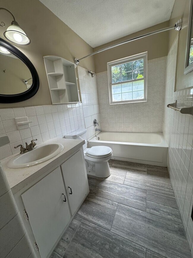 Building Photo - 428 Long Leaf Acres Dr
