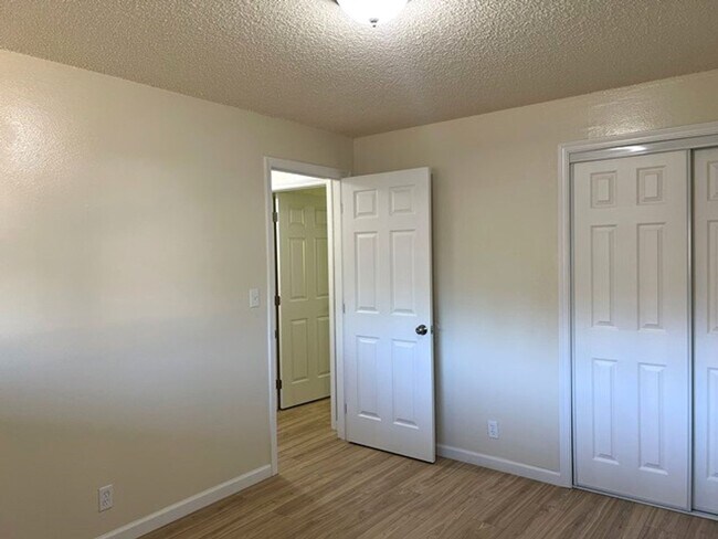 Building Photo - 2Bd/1Ba Single Story Apartment Unit - Move...