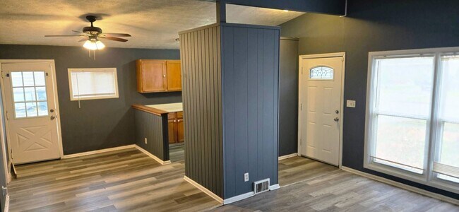 Building Photo - Charming 3-Bedroom Property in Prime Location ( SECTION 8 VOUCHER ACCEPTED )