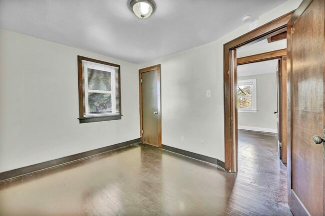 Building Photo - 1148 La Croix Ave