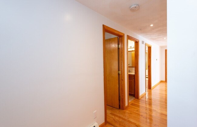Building Photo - 19 Rosewood Dr