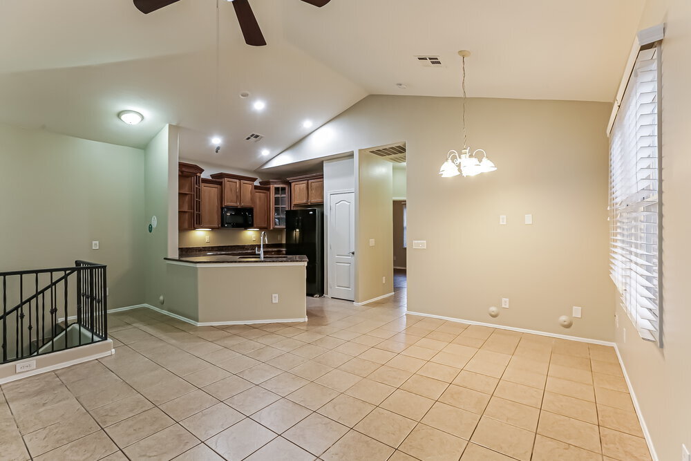 Building Photo - 2121 E Huntington Dr