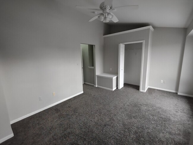 Building Photo - 5585 Woodruff Shore Dr