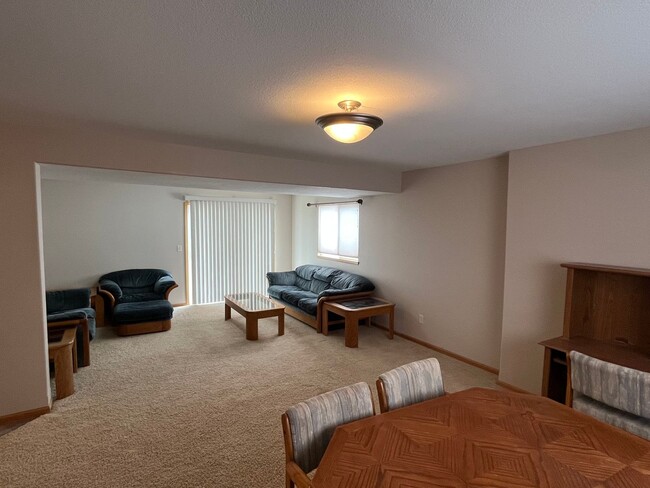 Building Photo - 4 Bedroom, 3 Bathroom Home for Rent