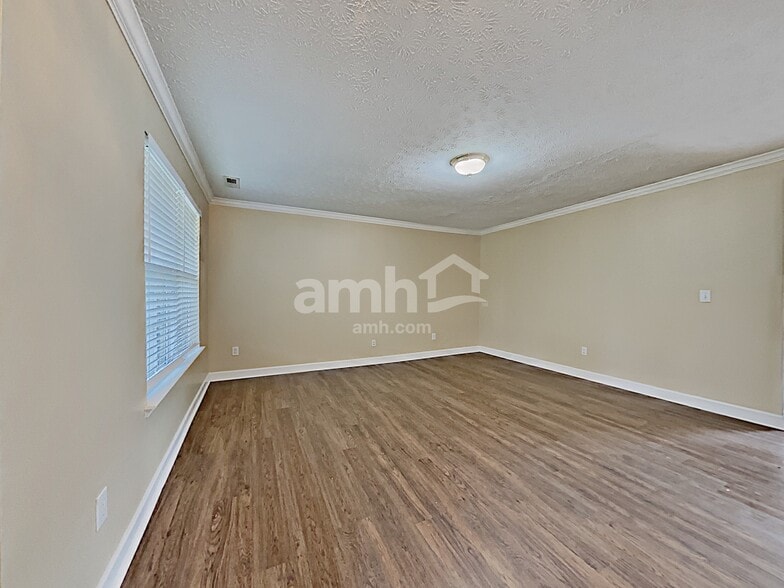 Building Photo - 102 Baker Springs Ln