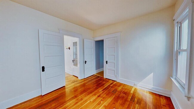 Building Photo - 134 Mansfield St