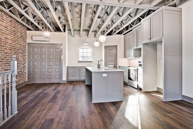 Building Photo - Chicago Row Townhouse