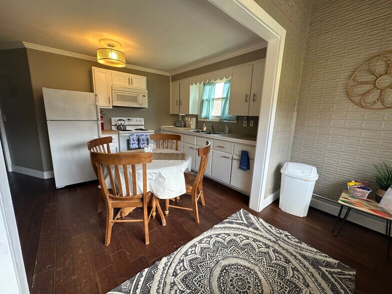 Building Photo - 22929 Huron River Dr