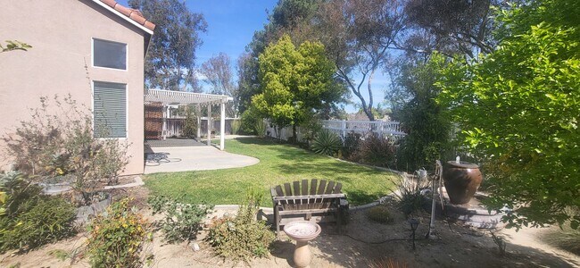 Building Photo - Really Cute 3 BR/ 2.5 BA Home in Beautiful Paseo Del Sol