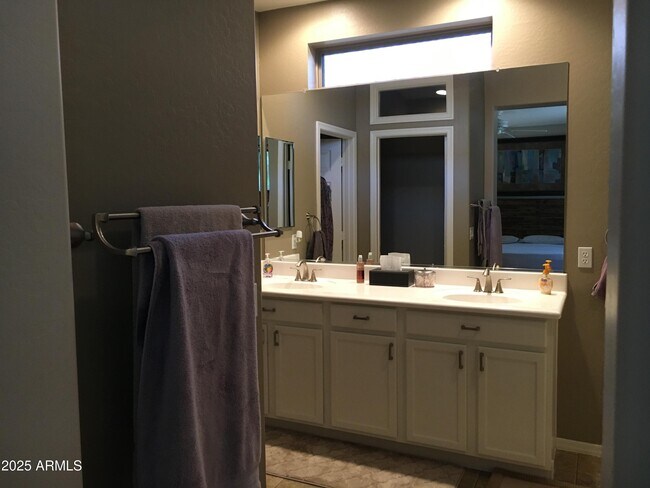 Building Photo - 41030 N Iron Horse Way