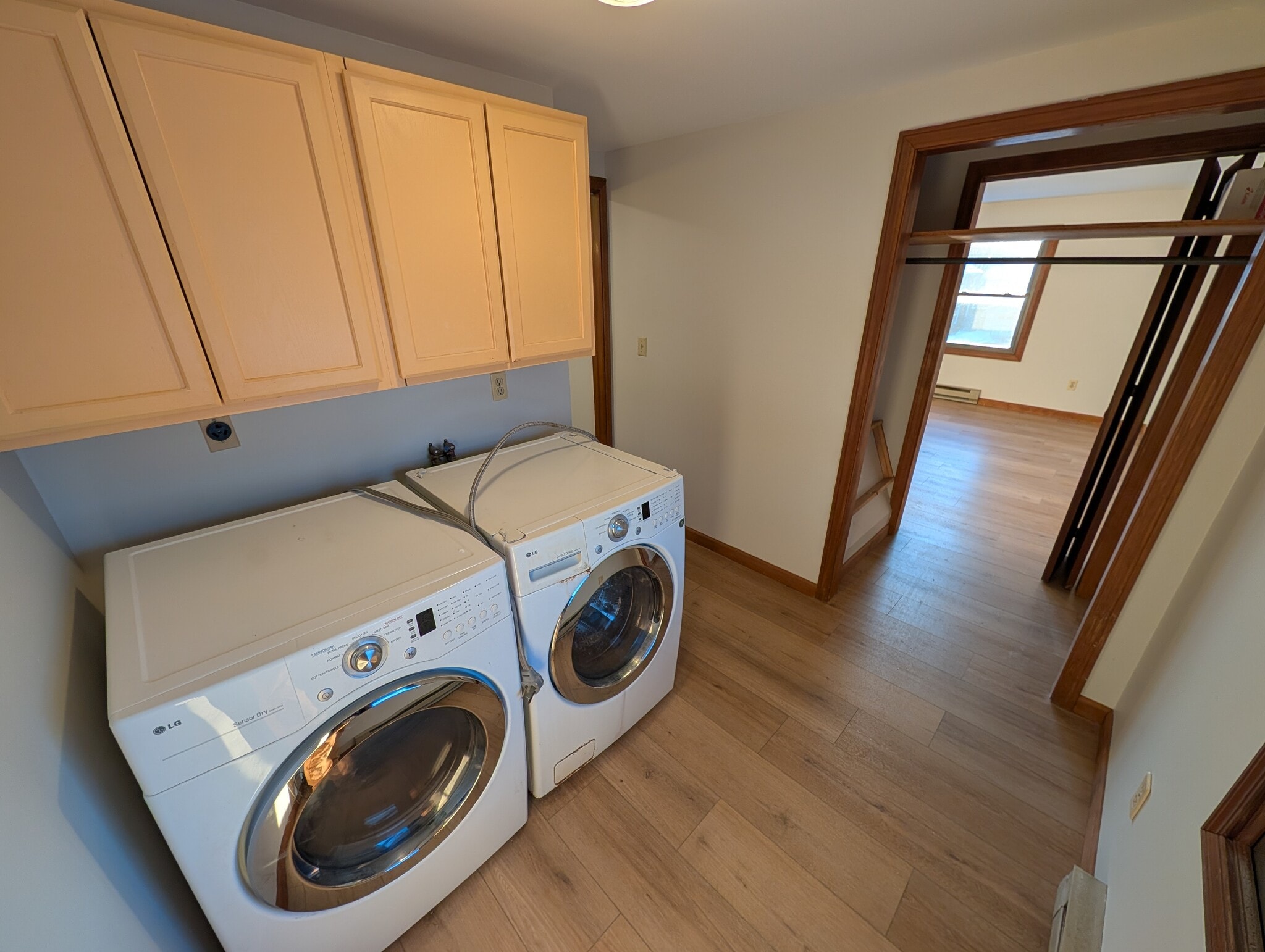 Building Photo - 28 Willow Plz