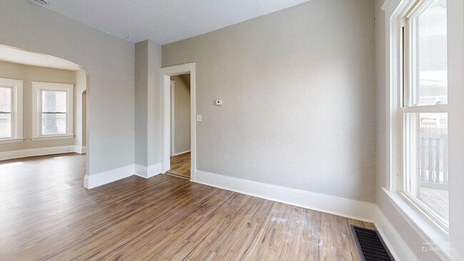 Building Photo - Lease to own! 5 bedroom/1 bath, Old Brooklyn.