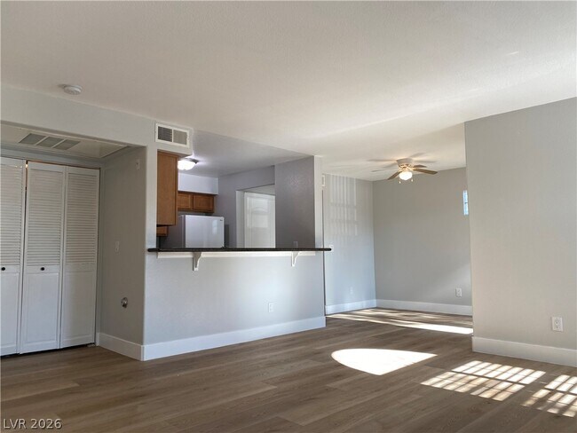 Building Photo - 3145 E Flamingo Rd