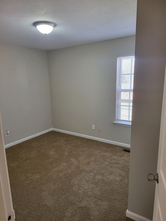 Building Photo - Large 3br 2ba with garage and privacy fence in Antioch, Tn