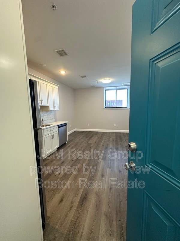 Building Photo - 191 N Common St