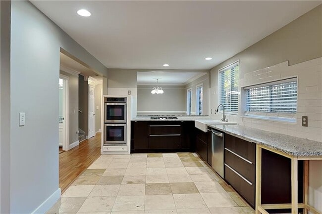 Building Photo - 355 Elbe Dr