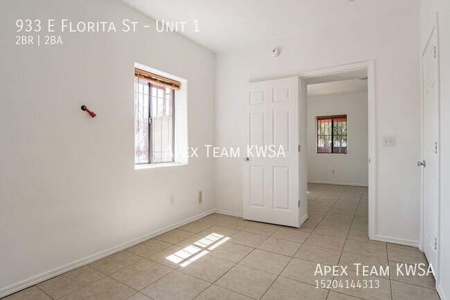 Building Photo - 933 E Florita St