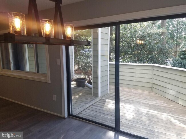 Living room private view - 1897A Villaridge Dr